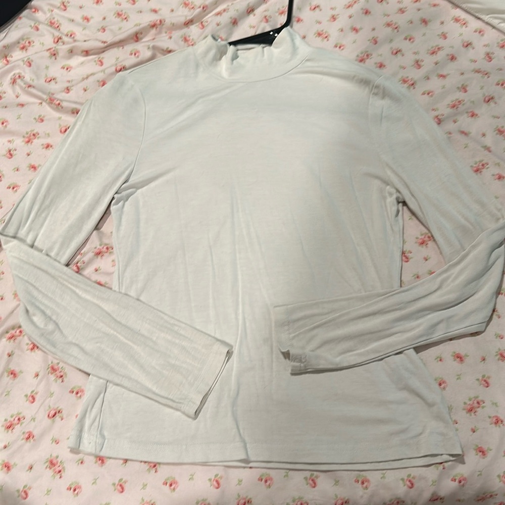 white mockneck l/s shirt